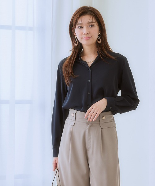 7days Life Styling(セブンデイズライフスタイリング)の「【UVカット/速乾】ストレッチパウダーサテンレギュラーカラー長袖シャツ(シャツ/ブラウス・レディース・オフホワイト/ネイビー/グレイッシュベージュ/ブルー系・M/L/LL/3L/S/4L)」の11枚目の写真