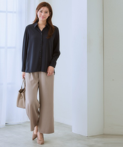 7days Life Styling(セブンデイズライフスタイリング)の「【UVカット/速乾】ストレッチパウダーサテンレギュラーカラー長袖シャツ(シャツ/ブラウス・レディース・オフホワイト/ネイビー/グレイッシュベージュ/ブルー系・M/L/LL/3L/S/4L)」の12枚目の写真
