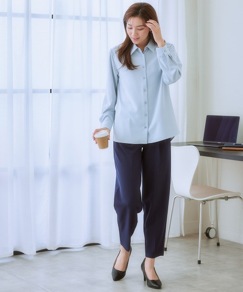 7days Life Styling(セブンデイズライフスタイリング)の「【UVカット/速乾】ストレッチパウダーサテンレギュラーカラー長袖シャツ(シャツ/ブラウス・レディース・オフホワイト/ネイビー/グレイッシュベージュ/ブルー系・M/L/LL/3L/S/4L)」の14枚目の写真