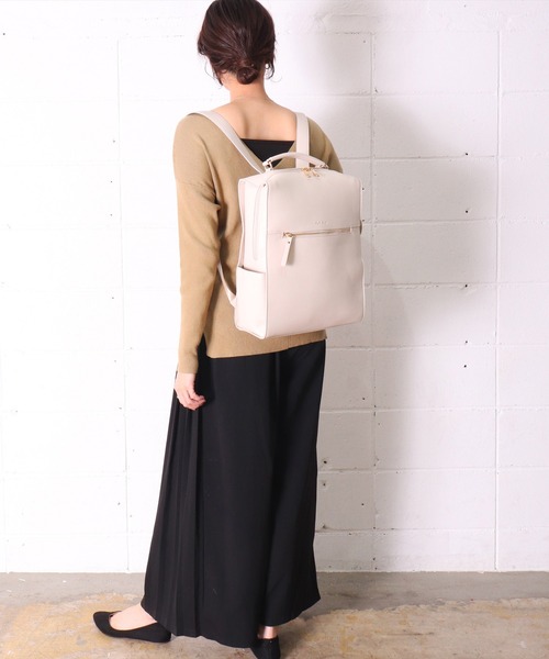 Legato Largo（レガートラルゴ）の「(LF)【Legato Largo】6ポケット/11L ブライト フェイクレザー リュック（バックパック/リュック・レディース・ブラック/アイボリー/モカ/ライトグレー・ONE SIZE）」の12枚目の写真