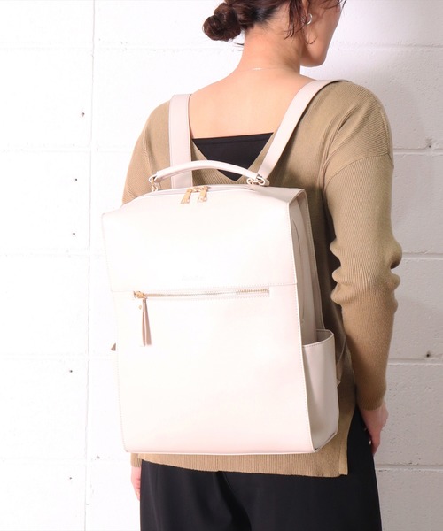 Legato Largo（レガートラルゴ）の「(LF)【Legato Largo】6ポケット/11L ブライト フェイクレザー リュック（バックパック/リュック・レディース・ブラック/アイボリー/モカ/ライトグレー・ONE SIZE）」の13枚目の写真