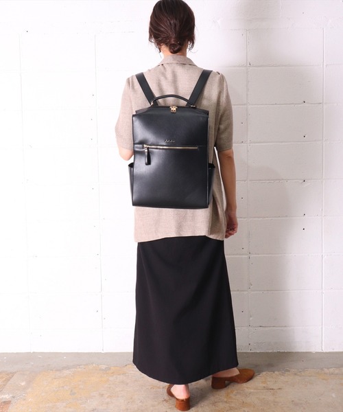 Legato Largo（レガートラルゴ）の「(LF)【Legato Largo】6ポケット/11L ブライト フェイクレザー リュック（バックパック/リュック・レディース・ブラック/アイボリー/モカ/ライトグレー・ONE SIZE）」の14枚目の写真