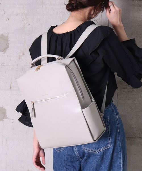 Legato Largo（レガートラルゴ）の「(LF)【Legato Largo】6ポケット/11L ブライト フェイクレザー リュック（バックパック/リュック・レディース・ブラック/アイボリー/モカ/ライトグレー・ONE SIZE）」の17枚目の写真