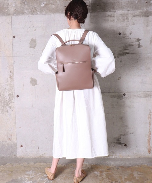 Legato Largo（レガートラルゴ）の「(LF)【Legato Largo】6ポケット/11L ブライト フェイクレザー リュック（バックパック/リュック・レディース・ブラック/アイボリー/モカ/ライトグレー・ONE SIZE）」の18枚目の写真