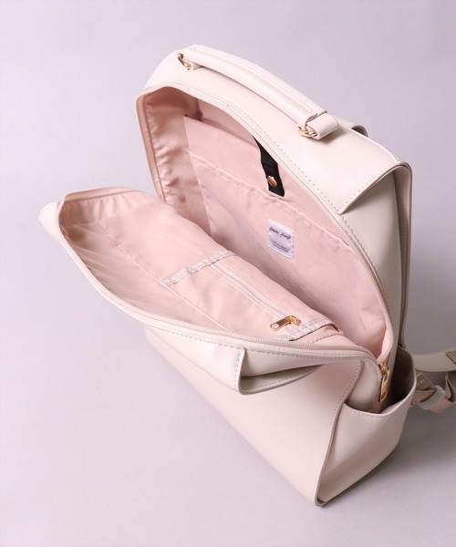 Legato Largo（レガートラルゴ）の「(LF)【Legato Largo】6ポケット/11L ブライト フェイクレザー リュック（バックパック/リュック・レディース・ブラック/アイボリー/モカ/ライトグレー・ONE SIZE）」の8枚目の写真