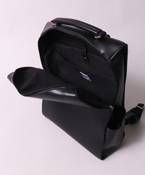 Legato Largo（レガートラルゴ）の「(LF)【Legato Largo】6ポケット/11L ブライト フェイクレザー リュック（バックパック/リュック・レディース・ブラック/アイボリー/モカ/ライトグレー・ONE SIZE）」の9枚目の写真