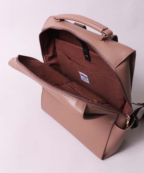 Legato Largo（レガートラルゴ）の「(LF)【Legato Largo】6ポケット/11L ブライト フェイクレザー リュック（バックパック/リュック・レディース・ブラック/アイボリー/モカ/ライトグレー・ONE SIZE）」の11枚目の写真