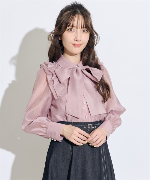 SWINGLE（スウィングル）の「クレリックショルダータックフリルブラウス（シャツ/ブラウス・レディース・ブラック/ピンク/ライトベージュ・FREE）」の3枚目の写真