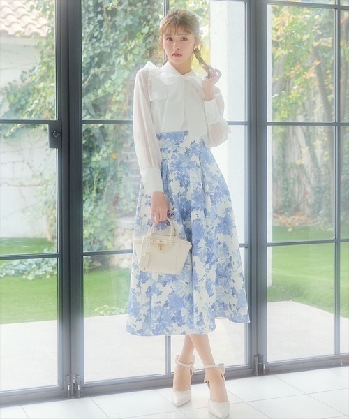 SWINGLE（スウィングル）の「クレリックショルダータックフリルブラウス（シャツ/ブラウス・レディース・ブラック/ピンク/ライトベージュ・FREE）」の4枚目の写真