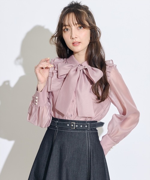 SWINGLE（スウィングル）の「クレリックショルダータックフリルブラウス（シャツ/ブラウス・レディース・ブラック/ピンク/ライトベージュ・FREE）」の8枚目の写真