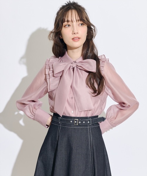SWINGLE（スウィングル）の「クレリックショルダータックフリルブラウス（シャツ/ブラウス・レディース・ブラック/ピンク/ライトベージュ・FREE）」の9枚目の写真