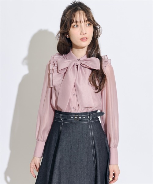 SWINGLE（スウィングル）の「クレリックショルダータックフリルブラウス（シャツ/ブラウス・レディース・ブラック/ピンク/ライトベージュ・FREE）」の10枚目の写真