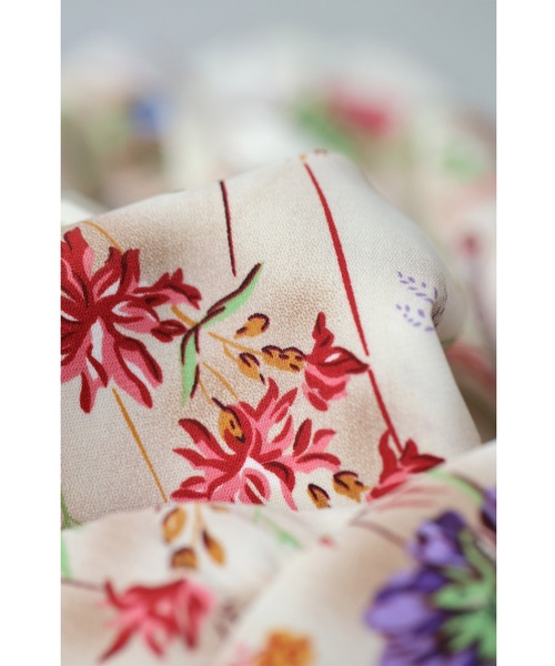 cawaii（カワイイ）の「季節を彩る花集めティアードロングワンピース（紐リボン付き）長袖バージョン（ワンピース・レディース・ベージュ・FREE）」の6枚目の写真