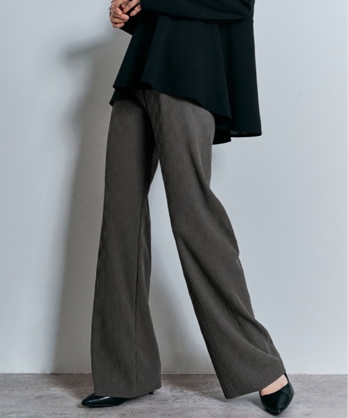 W:Huku(フーク)の「セルフカット ハイウエスト ウェーブ プリーツ パンツ(その他パンツ・レディース・ブラック/チャコール/ライトグレー・M/L)」の3枚目の写真