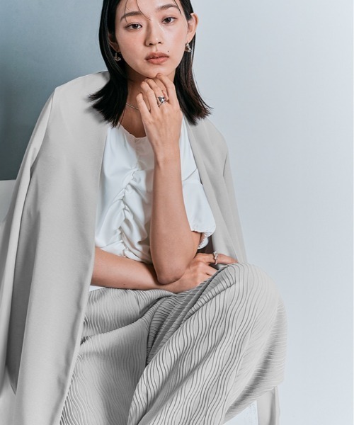 W:Huku(フーク)の「セルフカット ハイウエスト ウェーブ プリーツ パンツ(その他パンツ・レディース・ブラック/チャコール/ライトグレー・M/L)」の4枚目の写真