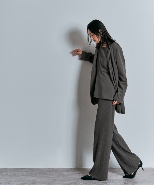 W:Huku(フーク)の「セルフカット ハイウエスト ウェーブ プリーツ パンツ(その他パンツ・レディース・ブラック/チャコール/ライトグレー・M/L)」の6枚目の写真