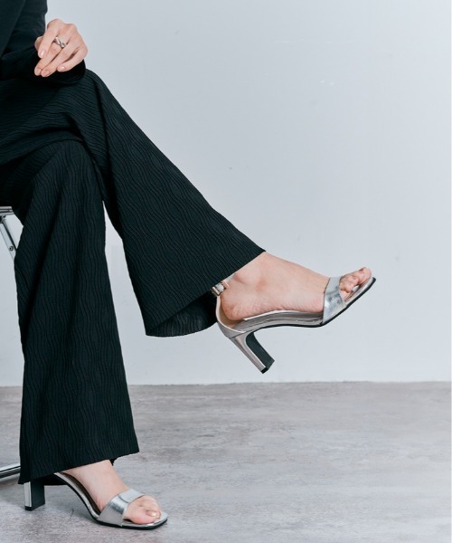 W:Huku(フーク)の「セルフカット ハイウエスト ウェーブ プリーツ パンツ(その他パンツ・レディース・ブラック/チャコール/ライトグレー・M/L)」の11枚目の写真