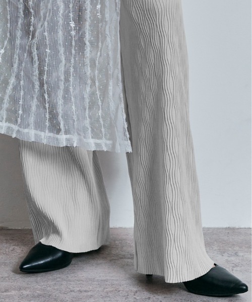 W:Huku(フーク)の「セルフカット ハイウエスト ウェーブ プリーツ パンツ(その他パンツ・レディース・ブラック/チャコール/ライトグレー・M/L)」の20枚目の写真