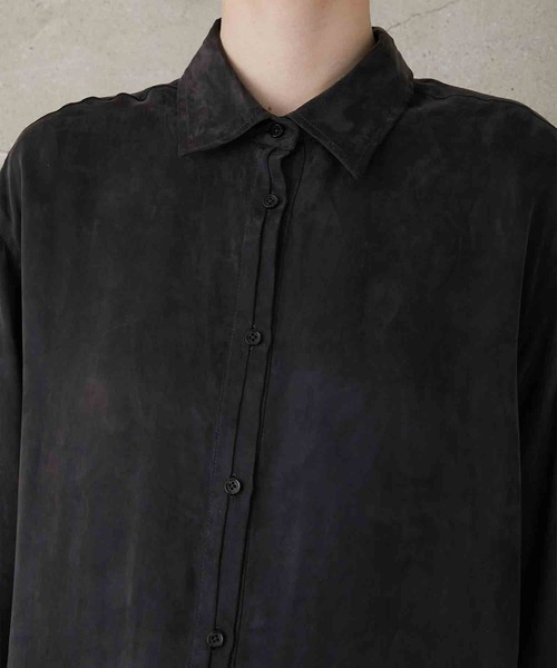 LA PEAU DE GEM（ラポドゥジェム）の「【LA PEAU DE GEM】soft rayon shirt/ソフトレーヨンシャツ（シャツ/ブラウス・レディース・ブラック/ホワイト/ブラウン・FREE）」の4枚目の写真