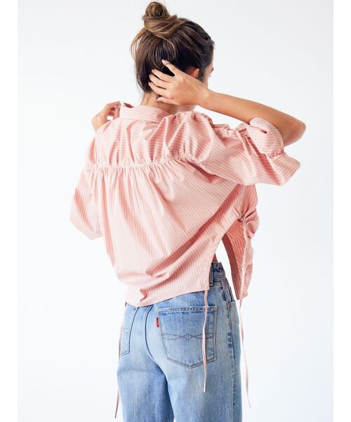 Ungrid（アングリッド）の「ギャザーデザインハーフスリーブシャツ（シャツ/ブラウス・レディース・グリーン系その他/オレンジ/オフホワイト/ブルー・SMALL/MEDIUM/FREE）」の6枚目の写真