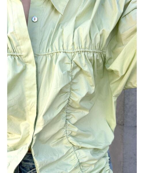 Ungrid（アングリッド）の「ギャザーデザインハーフスリーブシャツ（シャツ/ブラウス・レディース・グリーン系その他/オレンジ/オフホワイト/ブルー・SMALL/MEDIUM/FREE）」の5枚目の写真