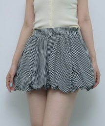 ふんわりとした立体感。バルーンシルエットミニスカート
