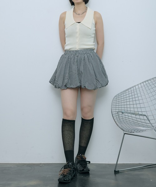 ふんわりとした立体感。バルーンシルエットミニスカート