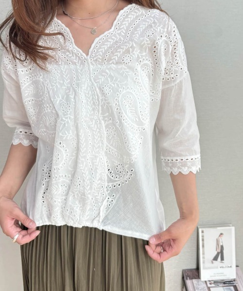 maison de LATIR(メゾンドラティール)の「サラッとデザインブラウスが夏服にgood!レーススカラップブラウス。 上品ブラウスでフェミニンコーデ。(シャツ/ブラウス・レディース・ホワイト/ブラック・M/L/XL)」の3枚目の写真