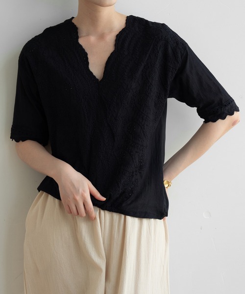 maison de LATIR(メゾンドラティール)の「サラッとデザインブラウスが夏服にgood!レーススカラップブラウス。 上品ブラウスでフェミニンコーデ。(シャツ/ブラウス・レディース・ホワイト/ブラック・M/L/XL)」の21枚目の写真