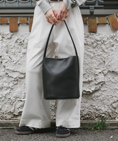 ROH SEOUL（ローソウル）の「ROH SEOUL/ローソウル MEDIUM MUG SHOULDER BAG ショルダーバッグ（ショルダーバッグ・レディース・ブラウン/キャメル/ブラック/ダークブラウン・FREE）」の6枚目の写真