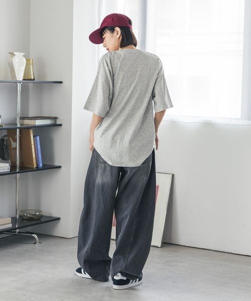 PBLIM(ページボーイリム)の「《UNISEX》モノクロフォトTシャツ(Tシャツ/カットソー・レディース・オフホワイト/グレー・MEDIUM/LARGE)」の17枚目の写真