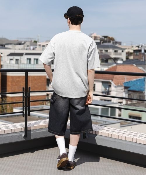 PBLIM(ページボーイリム)の「《UNISEX》モノクロフォトTシャツ(Tシャツ/カットソー・レディース・オフホワイト/グレー・MEDIUM/LARGE)」の13枚目の写真
