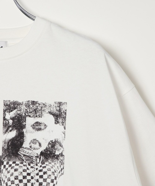 PBLIM(ページボーイリム)の「《UNISEX》モノクロフォトTシャツ(Tシャツ/カットソー・レディース・オフホワイト/グレー・MEDIUM/LARGE)」の9枚目の写真