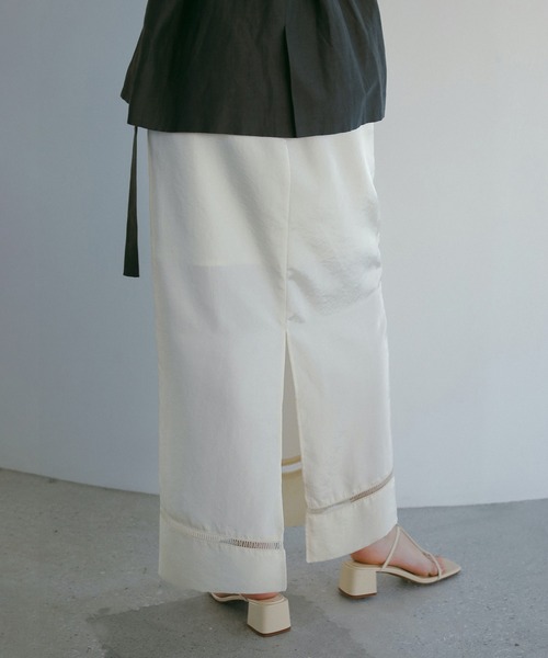 MANOF(マノフ)の「HASHIGO LACE STRAIGHT SKIRT(スカート・レディース・ブラック/アイボリー・M/S)」の6枚目の写真