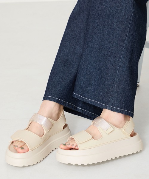 ORiental TRaffic（オリエンタルトラフィック）の「軽量 ベルクロEVAサンダル/OT3228 ボリュームソール 厚底 ベルクロ（サンダル・レディース・ホワイト/ブラック・22.5cm/23.5cm/24.5cm/25.5cm）」の12枚目の写真