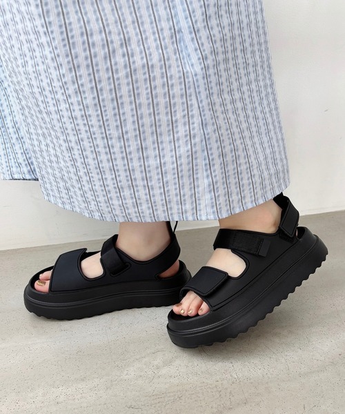 ORiental TRaffic（オリエンタルトラフィック）の「軽量 ベルクロEVAサンダル/OT3228 ボリュームソール 厚底 ベルクロ（サンダル・レディース・ホワイト/ブラック・22.5cm/23.5cm/24.5cm/25.5cm）」の22枚目の写真