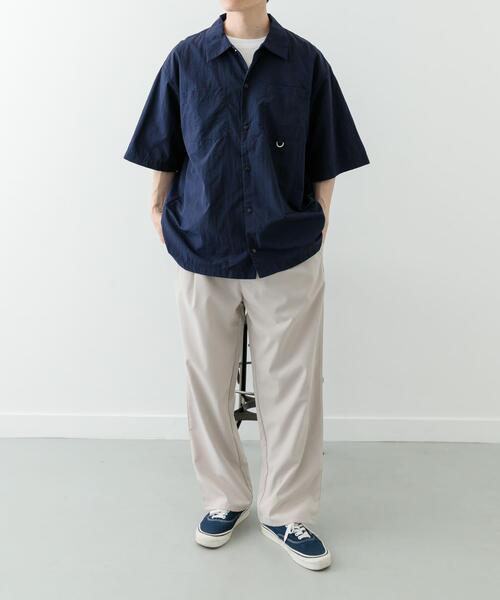 ITEMS URBANRESEARCH(アイテムズ アーバンリサーチ)の「『撥水/イージーケア/接触冷感/UVカット』タスランナイロンスナップボタン半袖シャツ(シャツ/ブラウス・メンズ・ネイビー/チャコールグレー/ブラック・LARGE/MEDIUM)」の19枚目の写真