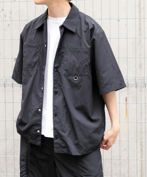 ITEMS URBANRESEARCH(アイテムズ アーバンリサーチ)の「『撥水/イージーケア/接触冷感/UVカット』タスランナイロンスナップボタン半袖シャツ(シャツ/ブラウス・メンズ・ネイビー/チャコールグレー/ブラック・LARGE/MEDIUM)」の10枚目の写真