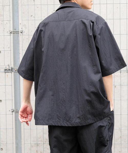 ITEMS URBANRESEARCH(アイテムズ アーバンリサーチ)の「『撥水/イージーケア/接触冷感/UVカット』タスランナイロンスナップボタン半袖シャツ(シャツ/ブラウス・メンズ・ネイビー/チャコールグレー/ブラック・LARGE/MEDIUM)」の7枚目の写真