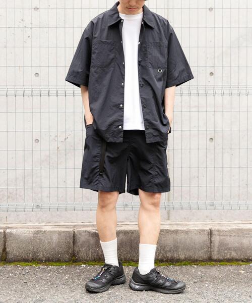 ITEMS URBANRESEARCH(アイテムズ アーバンリサーチ)の「『撥水/イージーケア/接触冷感/UVカット』タスランナイロンスナップボタン半袖シャツ(シャツ/ブラウス・メンズ・ネイビー/チャコールグレー/ブラック・LARGE/MEDIUM)」の6枚目の写真