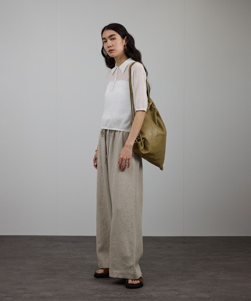 SALON adam et rope'（サロン アダム エ ロペ）の「シアークレープクロップドポロシャツ（ポロシャツ・レディース・ブラウン/オフホワイト・FREE）」の4枚目の写真