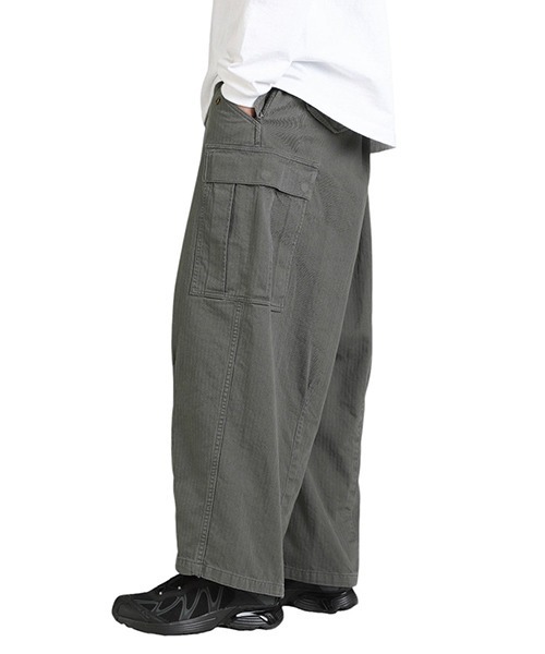 is-ness（イズネス）の「is-ness / イズネス：NU MILITARY BALLOON PANTS：1007SSPT01[NOA]（カーゴパンツ・メンズ・カーキ・L/M）」の4枚目の写真