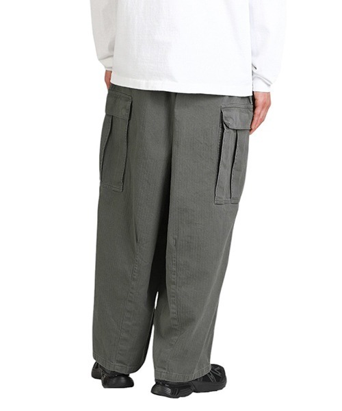 is-ness（イズネス）の「is-ness / イズネス：NU MILITARY BALLOON PANTS：1007SSPT01[NOA]（カーゴパンツ・メンズ・カーキ・L/M）」の2枚目の写真