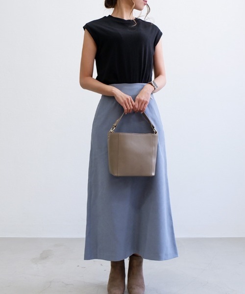 CLOTHY(クロシィ)の「【手触りなめらかスムース素材♪】ゆるノースリーブトップス(タンクトップ・レディース・グレイッシュベージュ/オリーブ/ブラック/ネイビー/チャコールグレー/オフホワイト・FREE)」の8枚目の写真
