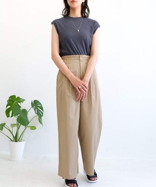 CLOTHY(クロシィ)の「【手触りなめらかスムース素材♪】ゆるノースリーブトップス(タンクトップ・レディース・グレイッシュベージュ/オリーブ/ブラック/ネイビー/チャコールグレー/オフホワイト・FREE)」の11枚目の写真