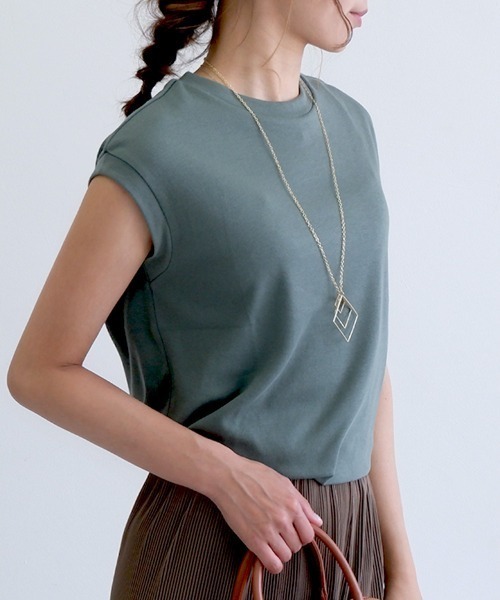 CLOTHY(クロシィ)の「【手触りなめらかスムース素材♪】ゆるノースリーブトップス(タンクトップ・レディース・グレイッシュベージュ/オリーブ/ブラック/ネイビー/チャコールグレー/オフホワイト・FREE)」の15枚目の写真