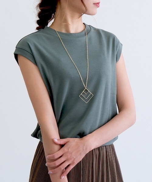 CLOTHY(クロシィ)の「【手触りなめらかスムース素材♪】ゆるノースリーブトップス(タンクトップ・レディース・グレイッシュベージュ/オリーブ/ブラック/ネイビー/チャコールグレー/オフホワイト・FREE)」の16枚目の写真