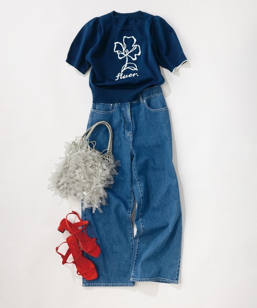 UNIVERVAL MUSE（ユニバーバル ミューズ）の「フラワーインターシャニット（ニット/セーター・レディース・ネイビー/オフホワイト・2）」の2枚目の写真