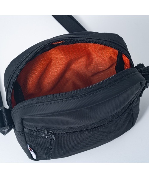 BEAMS DESIGN（ビームス デザイン）の「BEAMSDESIGN（ビームスデザイン）エラスティックメッシュ ショルダーバッグ（ショルダーバッグ・メンズ・グレー/ネイビー/ブラック/サンドベージュ/ライトグレー・FREE）」の6枚目の写真