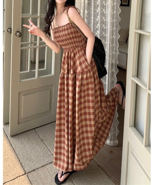 FUNdaysion(ファンデイション)の「チェック柄ロングフレアキャミワンピース(ワンピース・レディース・ネイビー/ベージュ/レッド・M)」の3枚目の写真